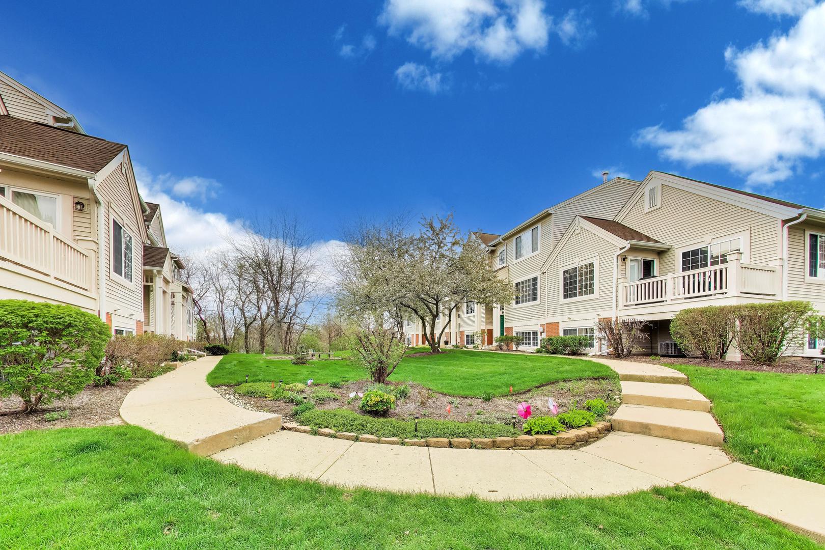 551 Cary Woods Circle, Cary, IL