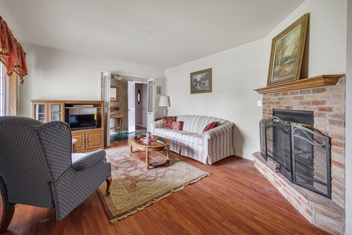 33 Walpole Road, Elk Grove Village, IL