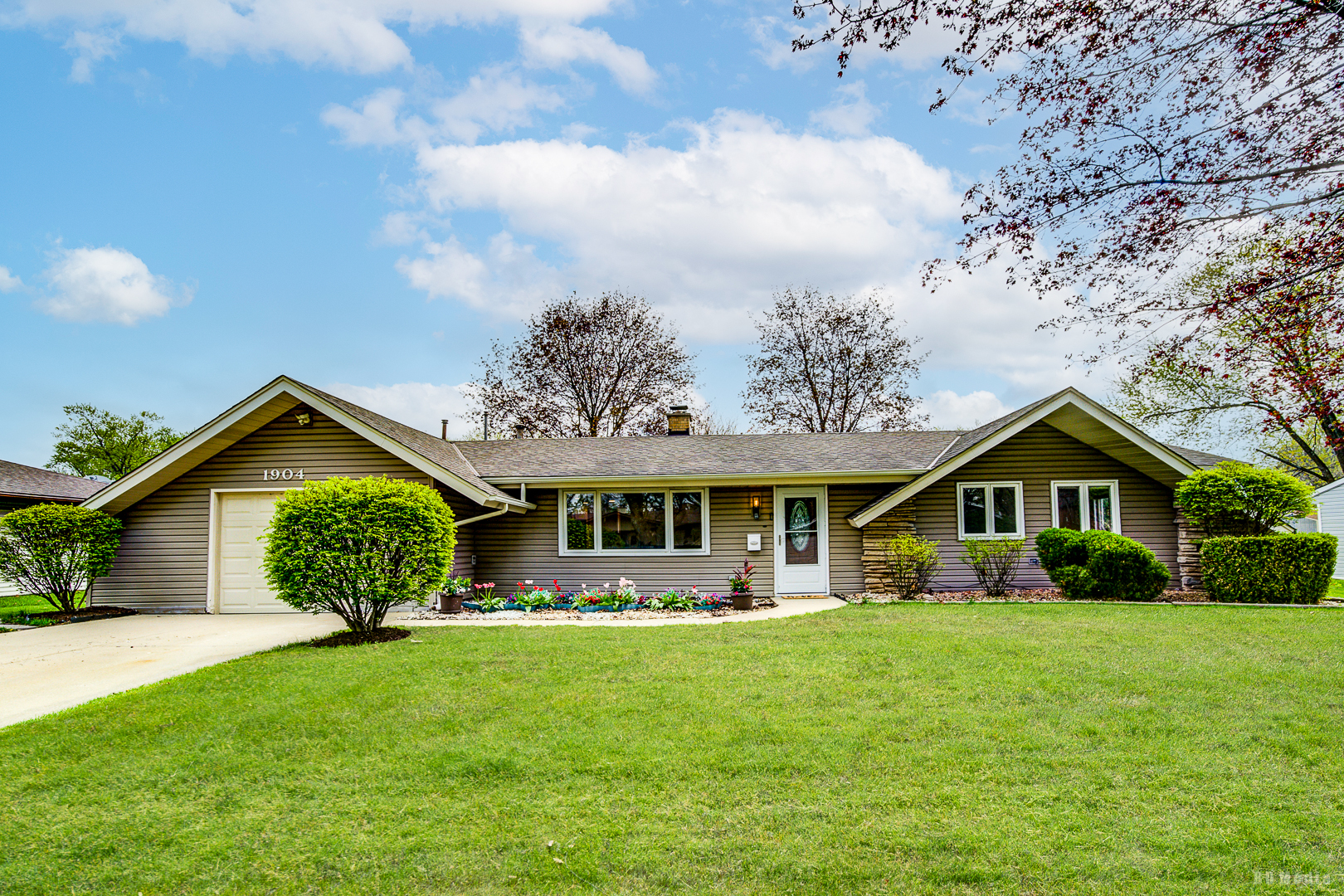 1904 Winston Lane, Schaumburg, IL