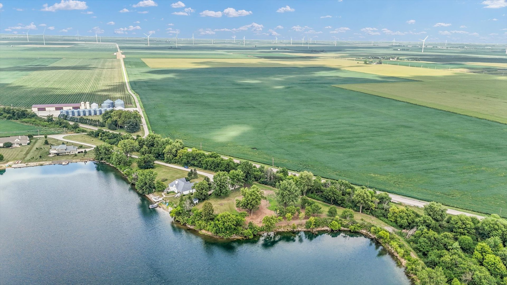 50 Moss Lake Drive, Farmer City, IL