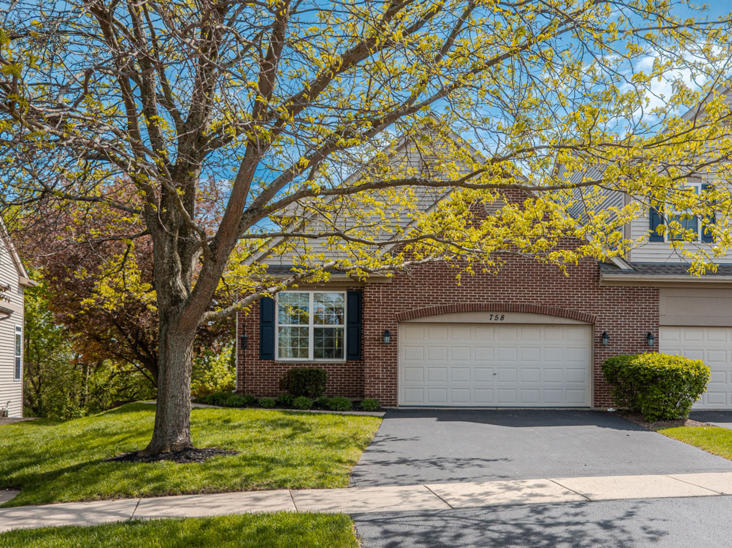 758 Oak Hollow Drive, Crystal Lake, IL