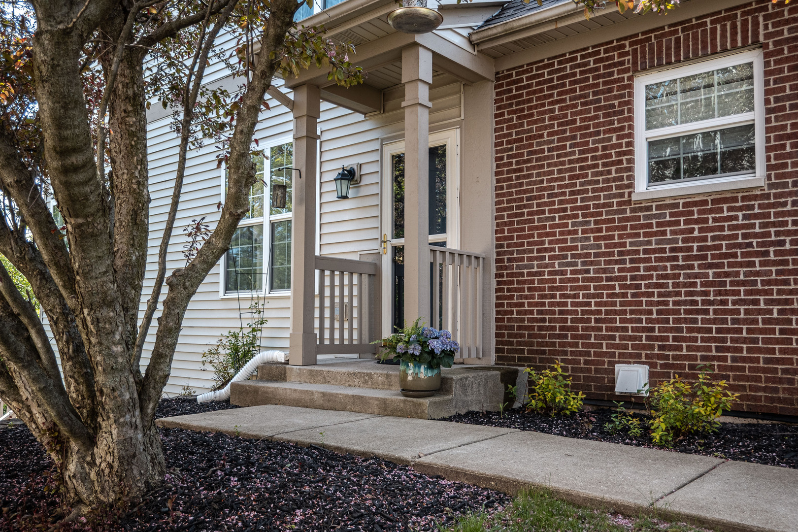 758 Oak Hollow Drive, Crystal Lake, IL
