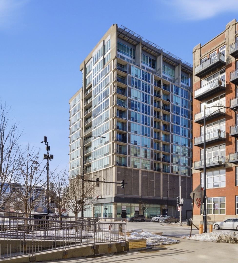 700 W Van Buren Street #602, Chicago, IL