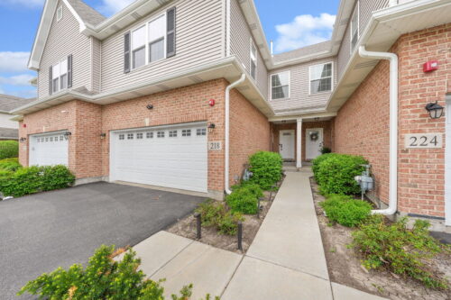 218 Auburn Hills Lane, Addison, IL