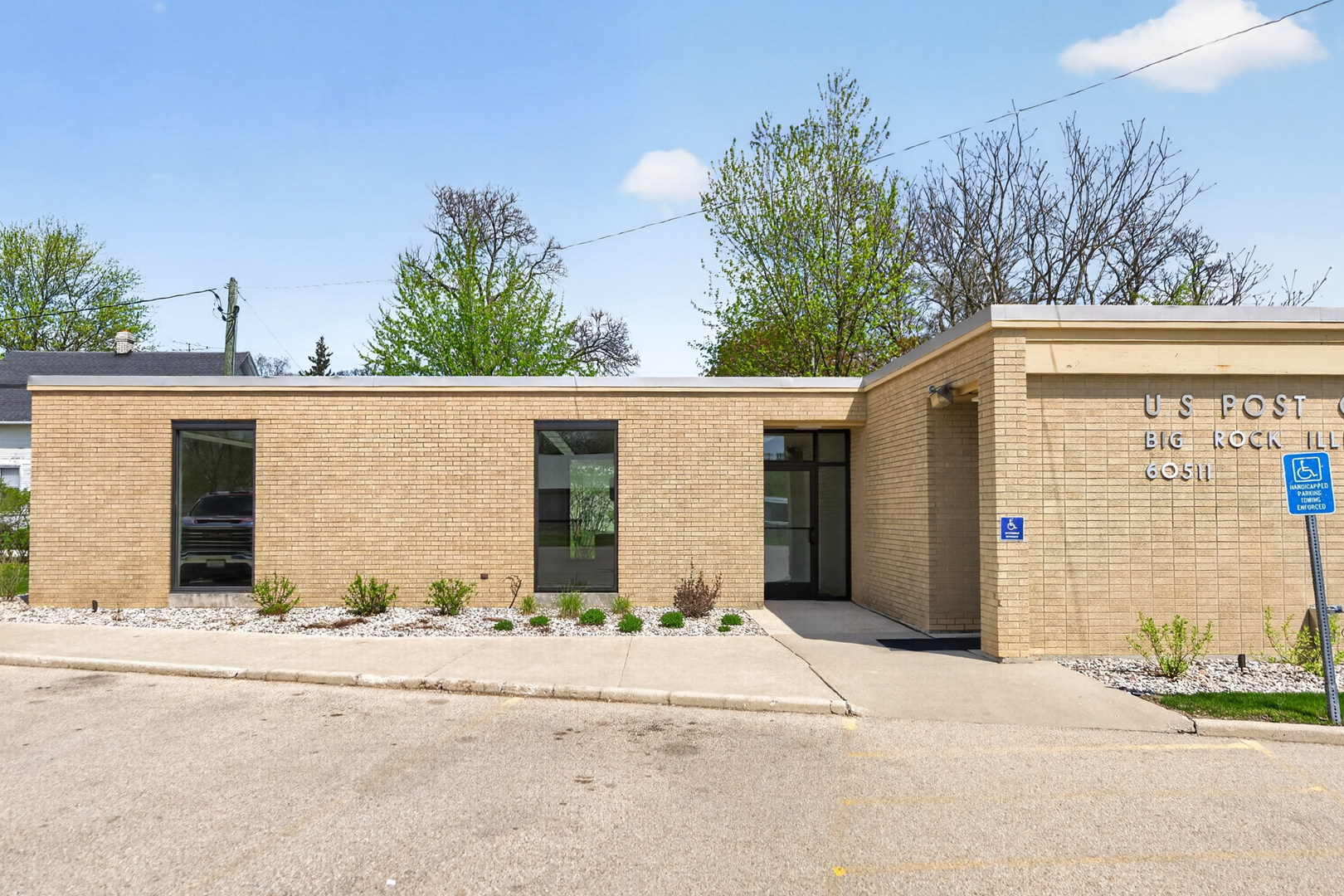 100 E 1st Street #1, Big Rock, IL