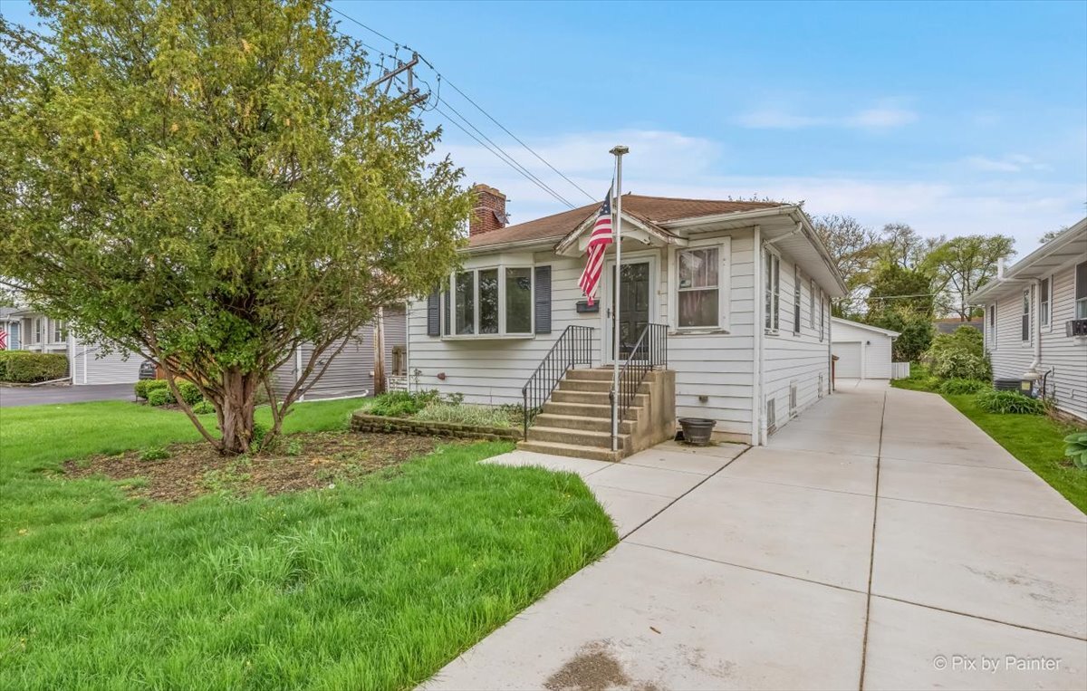 217 W School Street, Villa Park, IL