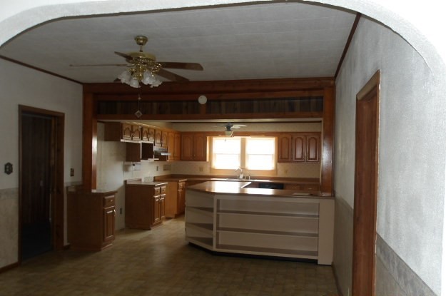 114 E 7th Street, Flora, IL