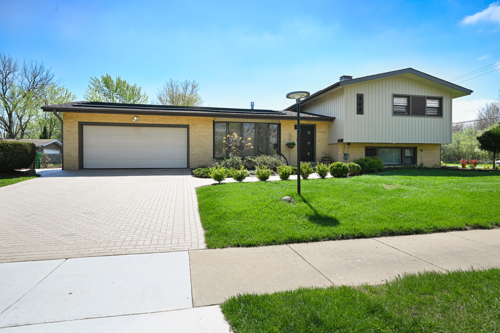 143 N CIRCLE Avenue, Bloomingdale, IL