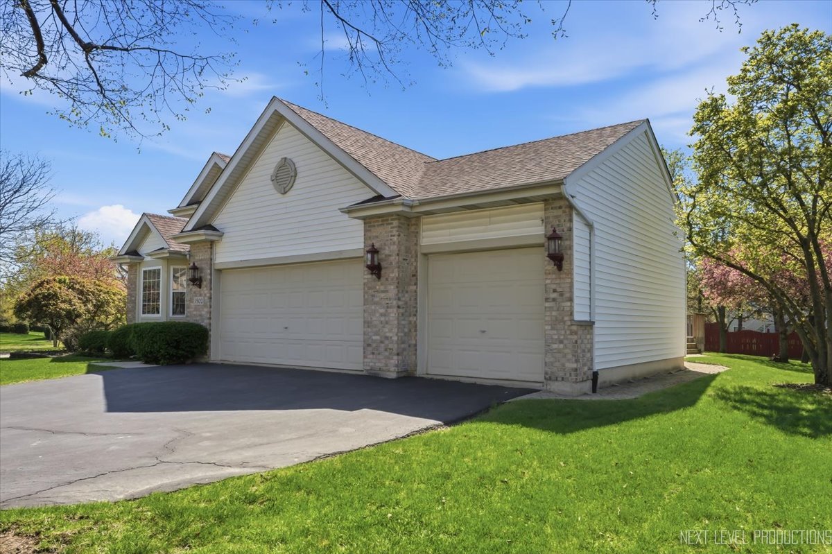 1502 Hartsburg Lane, North Aurora, IL