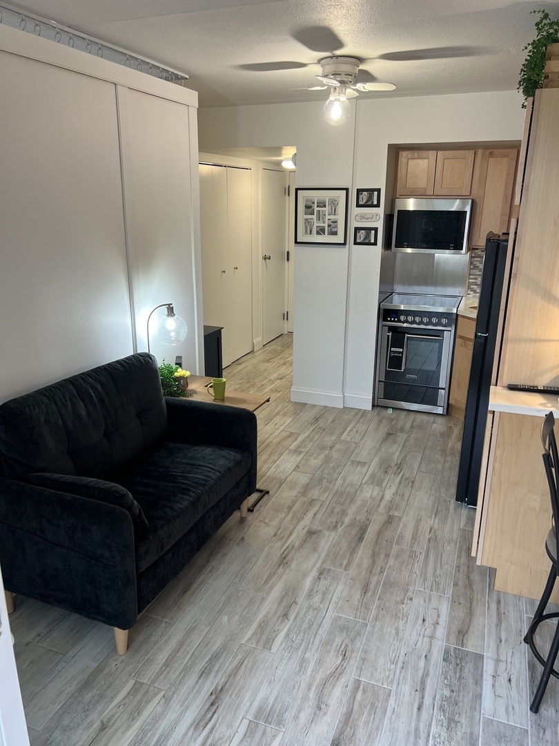 255 S West Avenue #403, Elmhurst, IL