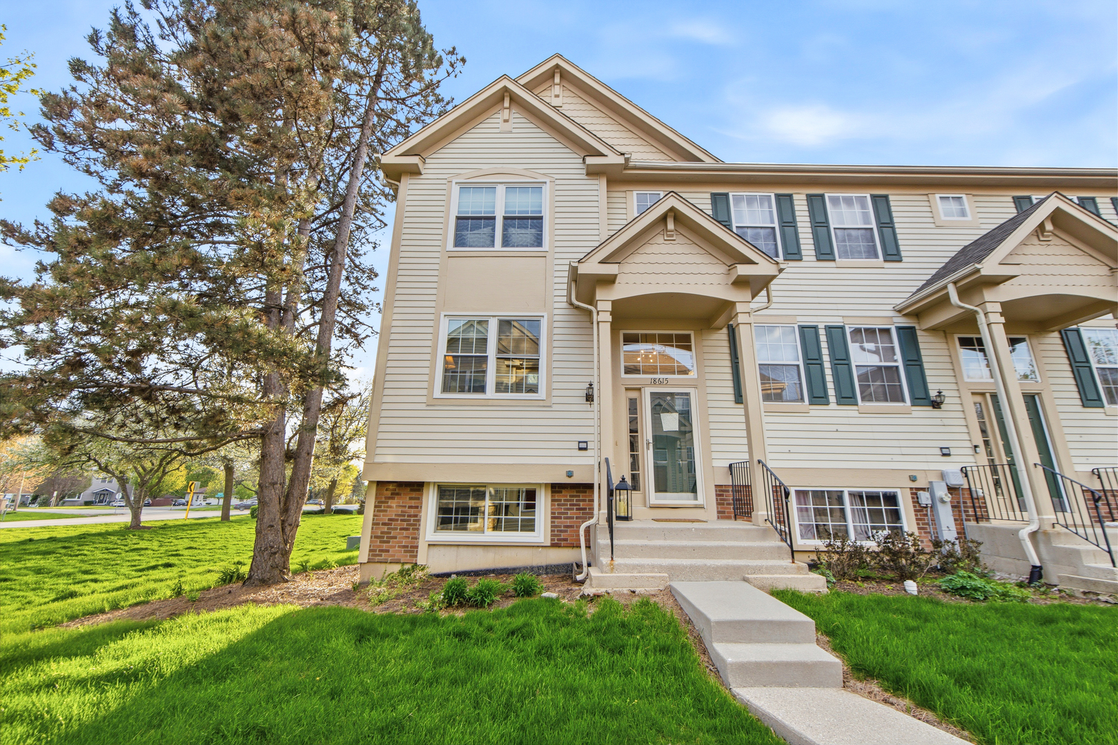 18615 W Sterling Court #18615, Grayslake, IL