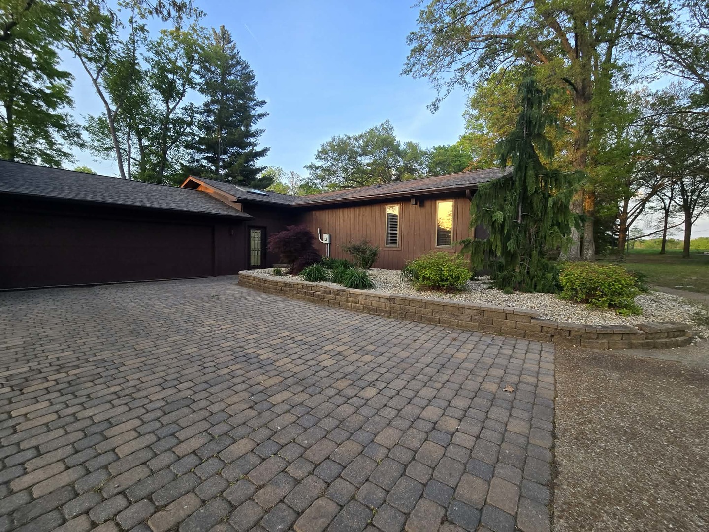 17647 N Old Centralia Lane, Mt Vernon, IL