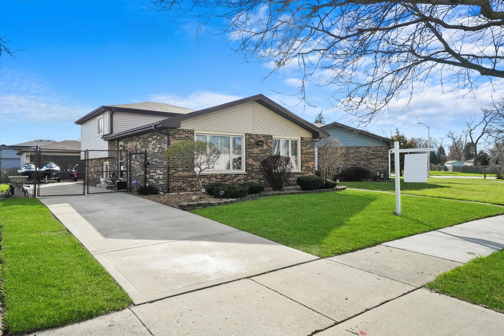 12820 S Blossom Drive, Alsip, IL