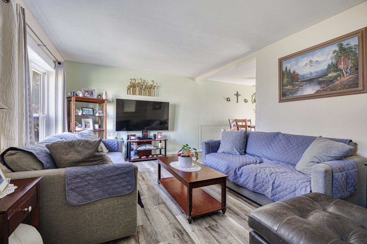 4096 Quincy Court, Streamwood, IL