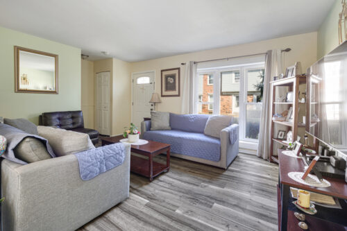 4096 Quincy Court, Streamwood, IL