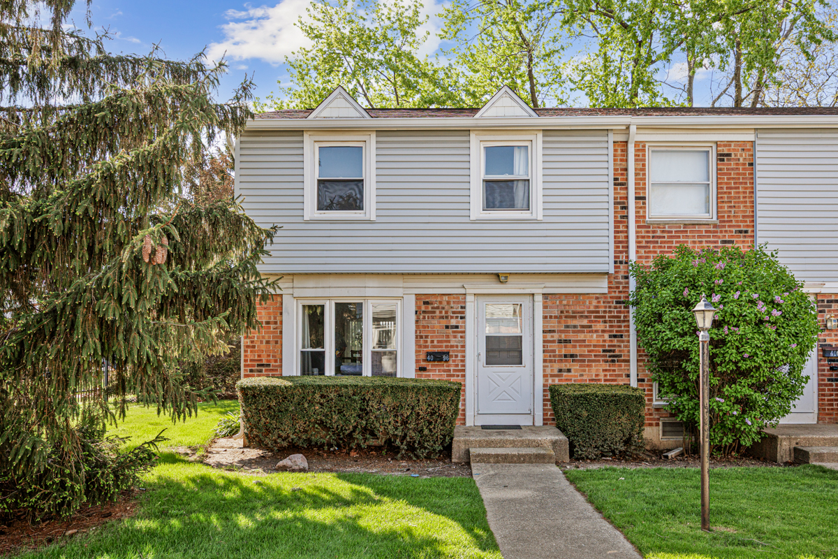 4096 Quincy Court, Streamwood, IL