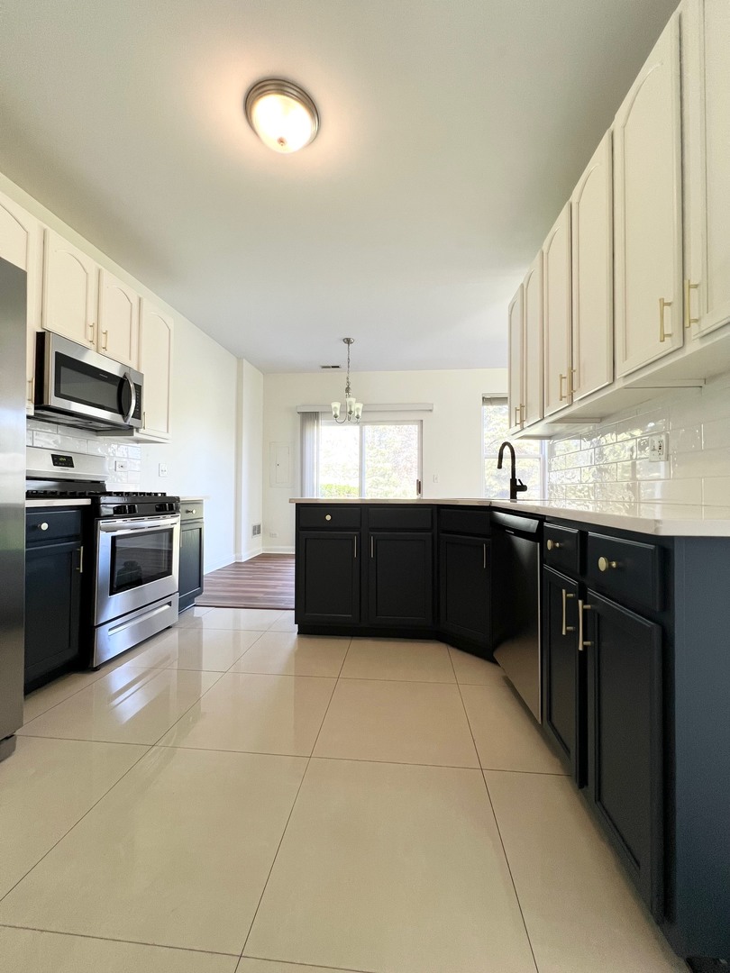 601 Blackstone Court, Aurora, IL