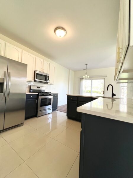 601 Blackstone Court, Aurora, IL