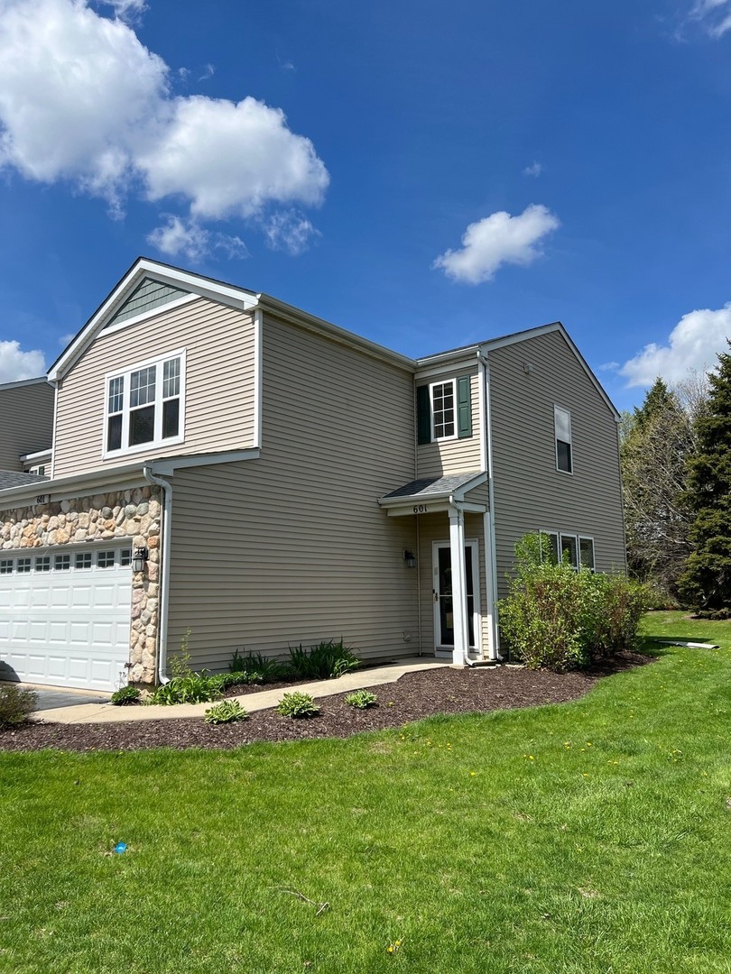 601 Blackstone Court, Aurora, IL