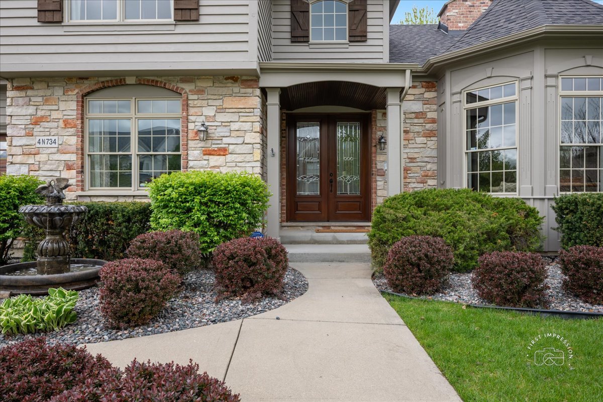 4N734 BLUE LAKE Circle, St. Charles, IL