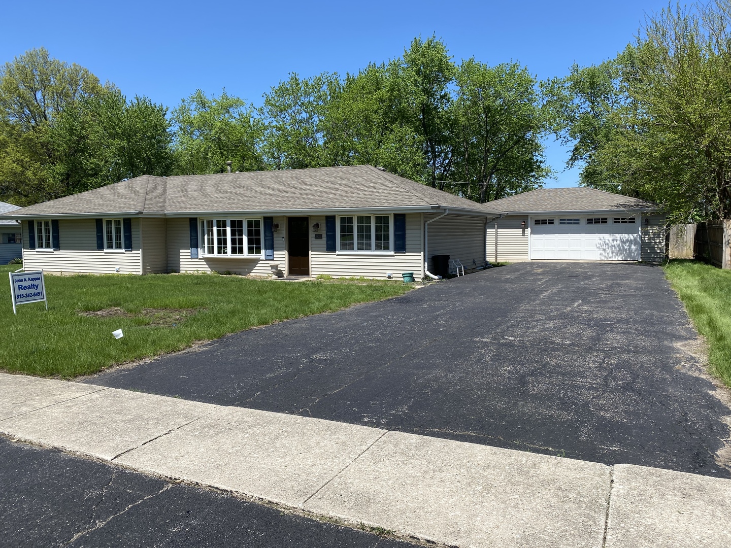 3825 Leominster Avenue, Joliet, IL