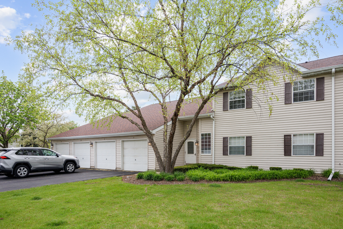 117 GANT Circle #F, Streamwood, IL