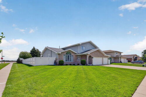 702 Longwood Court, Minooka, IL