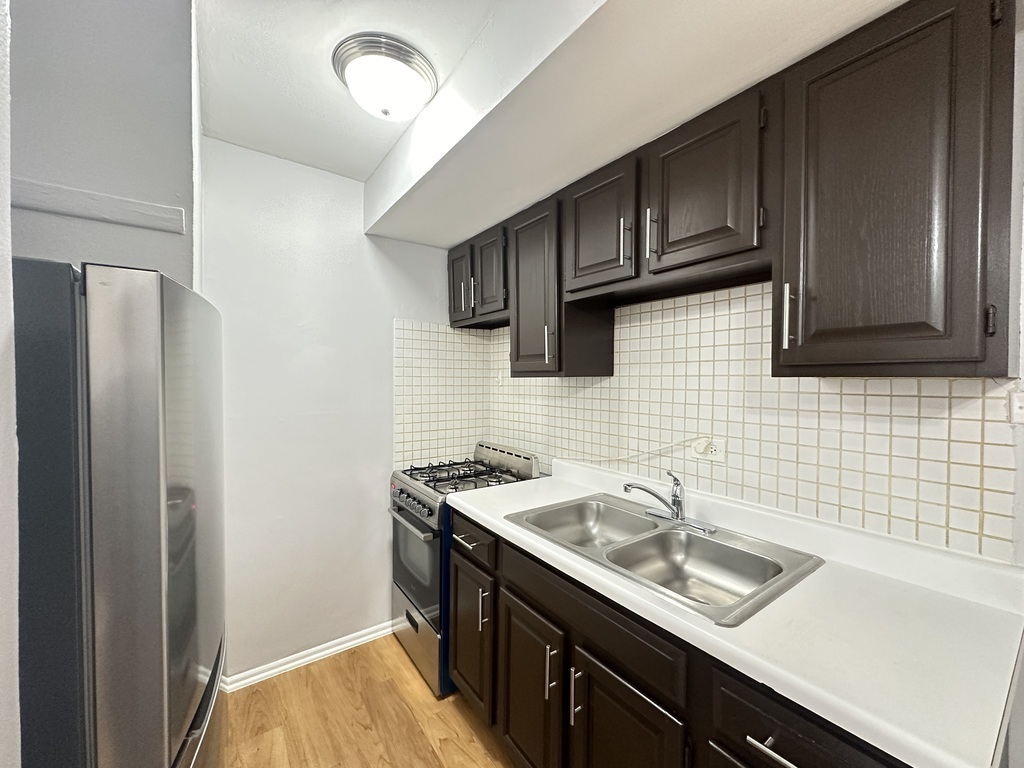 4616 N Beacon Street #1F, Chicago, IL