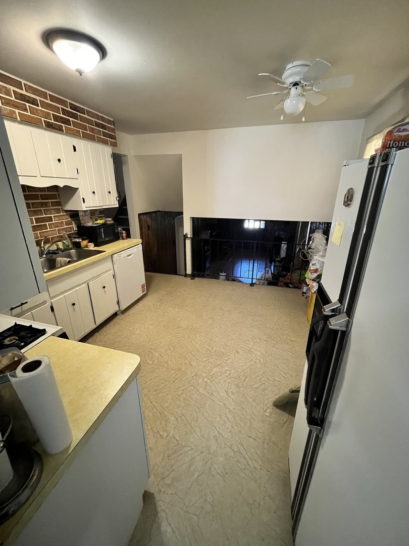 14238 S Manistee Avenue, Burnham, IL