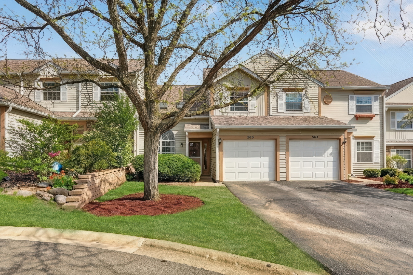 565 Ascot Lane, Streamwood, IL