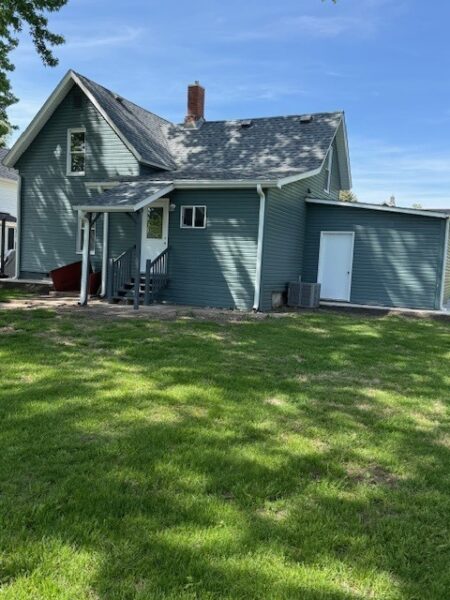 209 E Farnham Street, Sheffield, IL