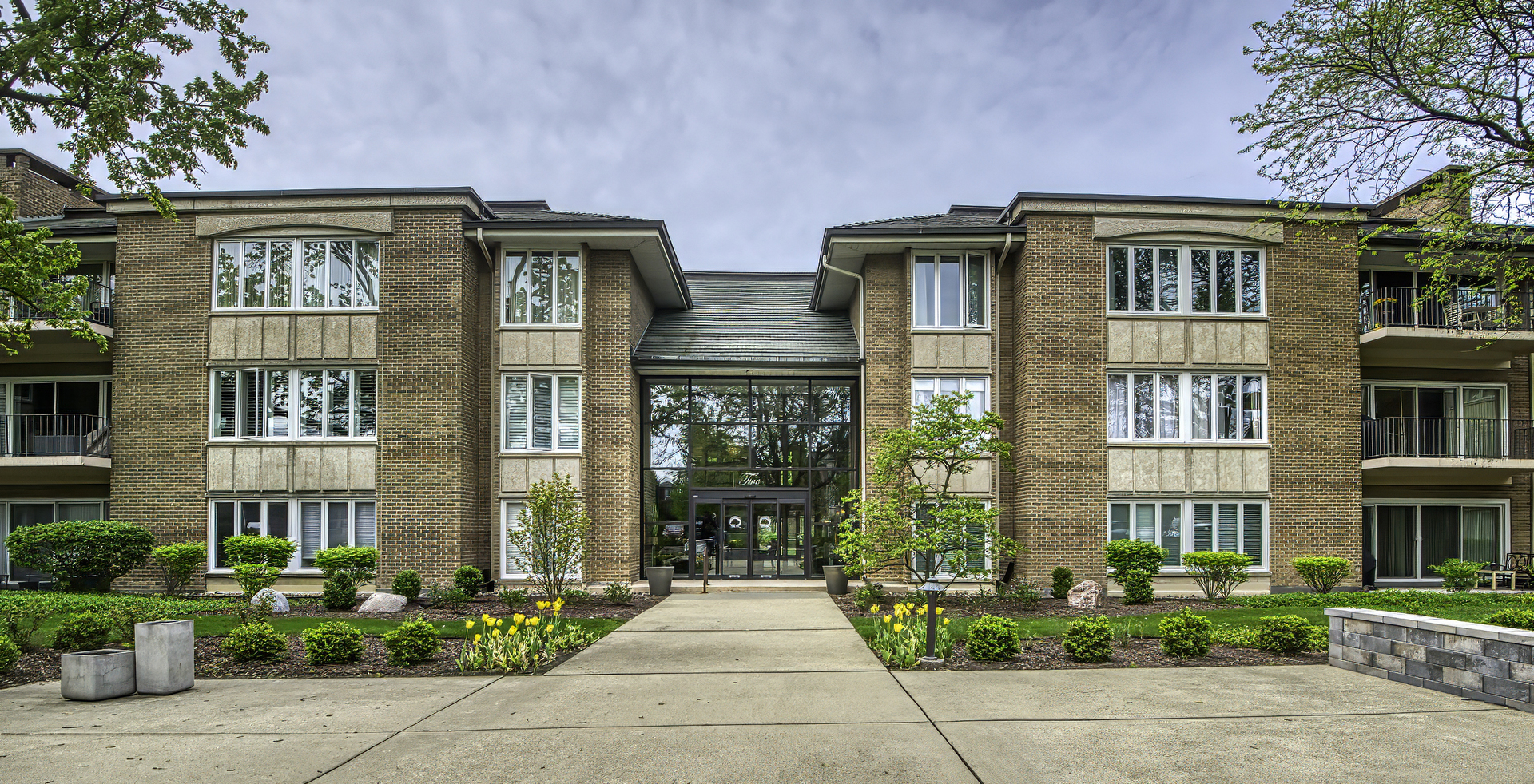 2 Oak Brook Club Drive #C103, Oak Brook, IL