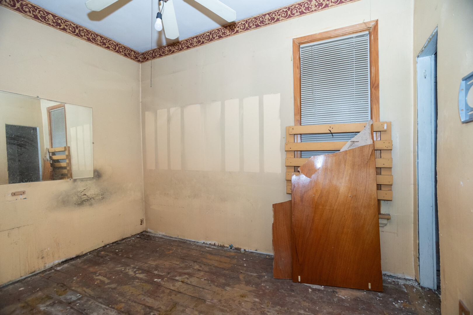 1541 W Marquette Road, Chicago, IL