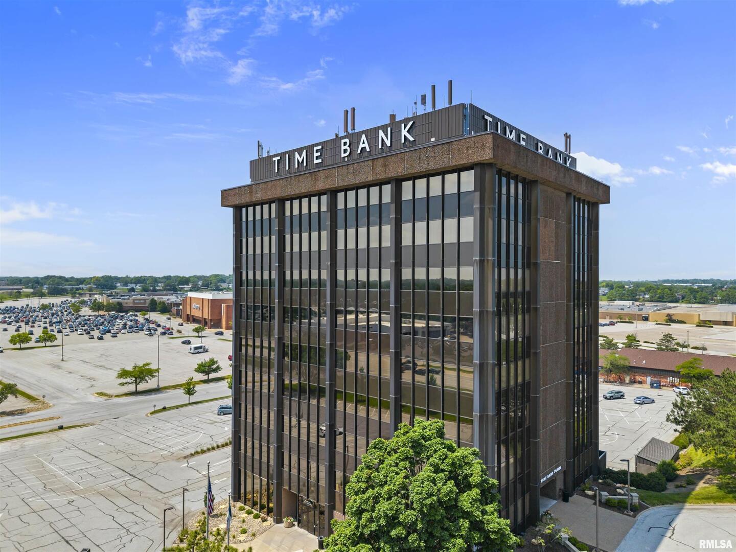 100 E KIMBERLY Road #605, Davenport, IA
