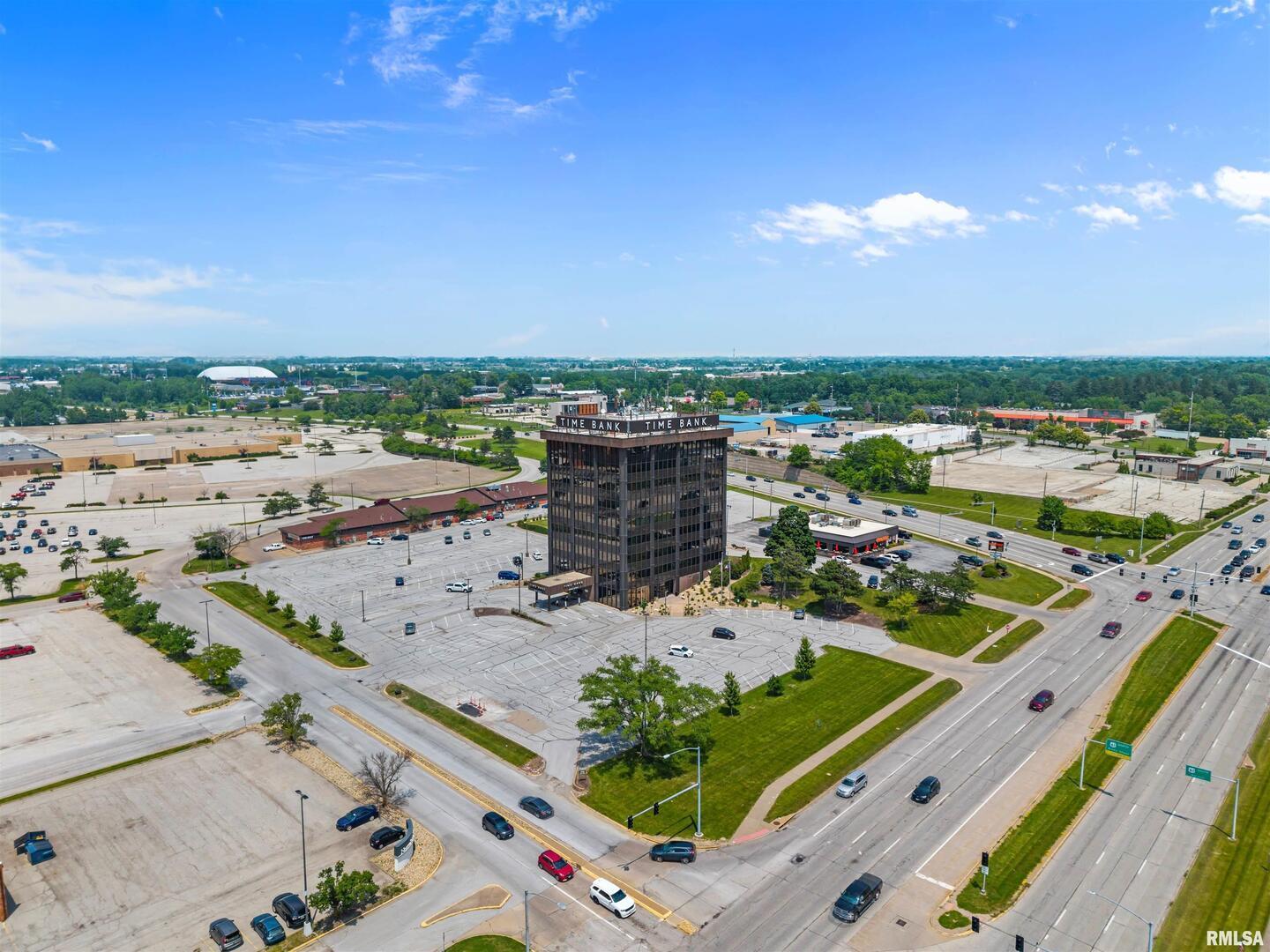 100 E KIMBERLY Road #605, Davenport, IA
