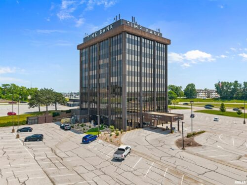 100 E KIMBERLY Road #605, Davenport, IA