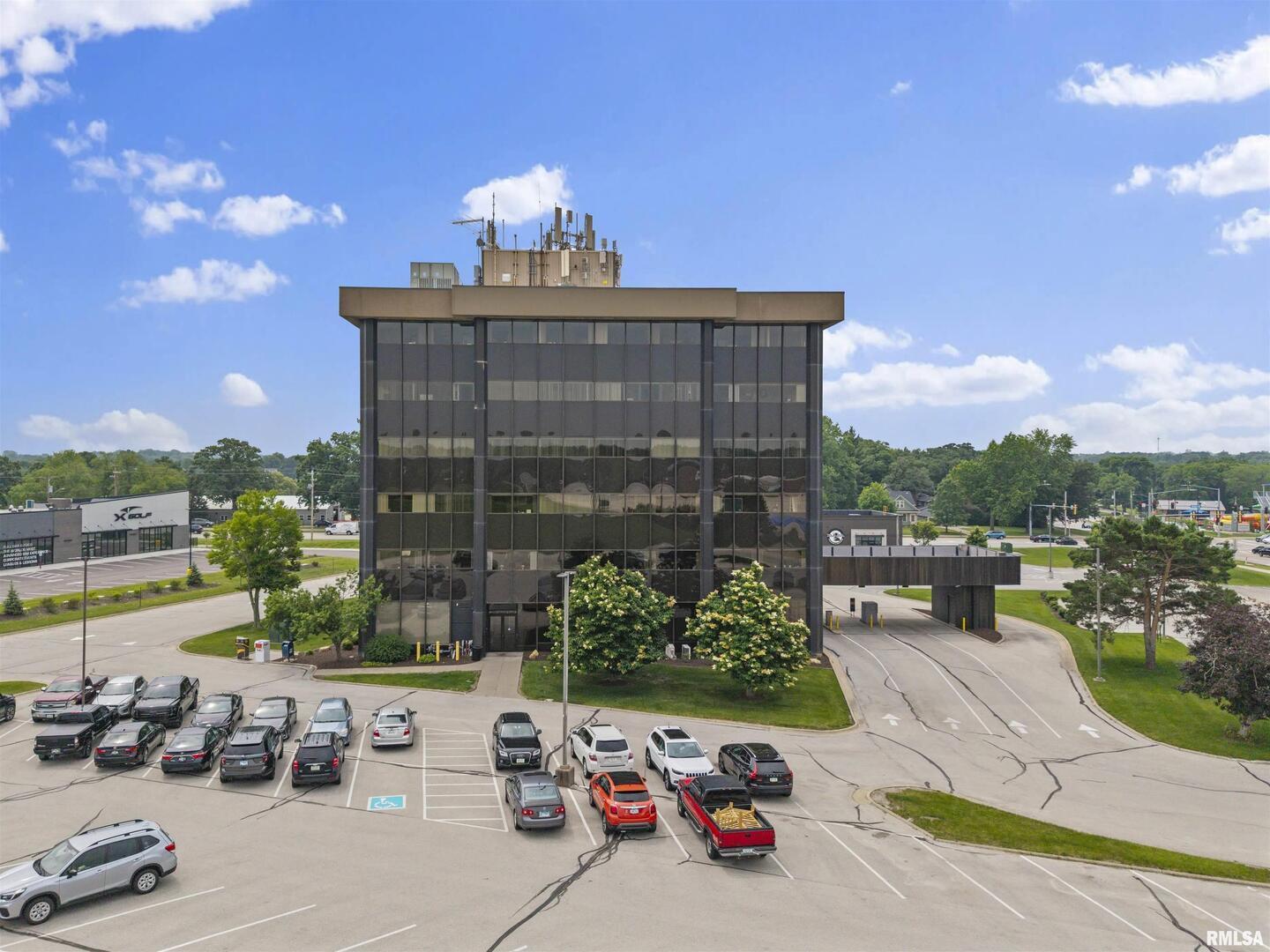 2550 MIDDLE Road #402, Bettendorf, IA