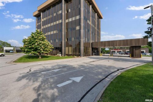 2550 MIDDLE Road #300, Bettendorf, IA