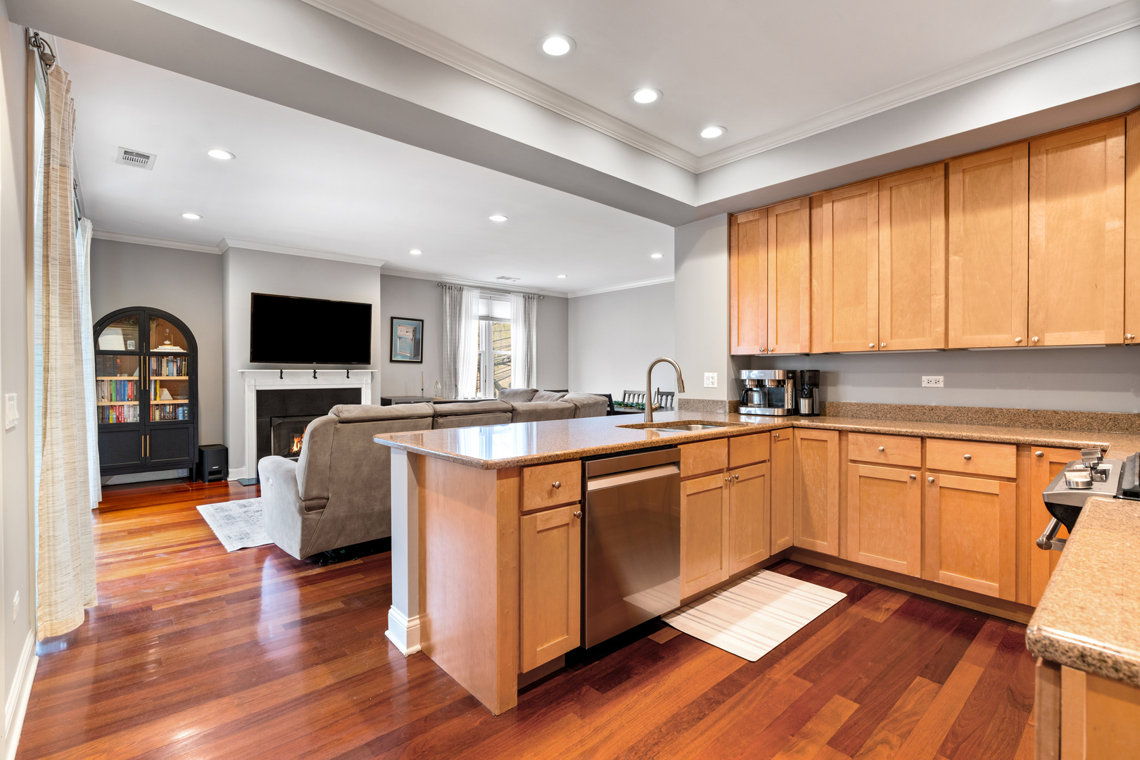 1056 W Lawrence Avenue #2C, Chicago, IL