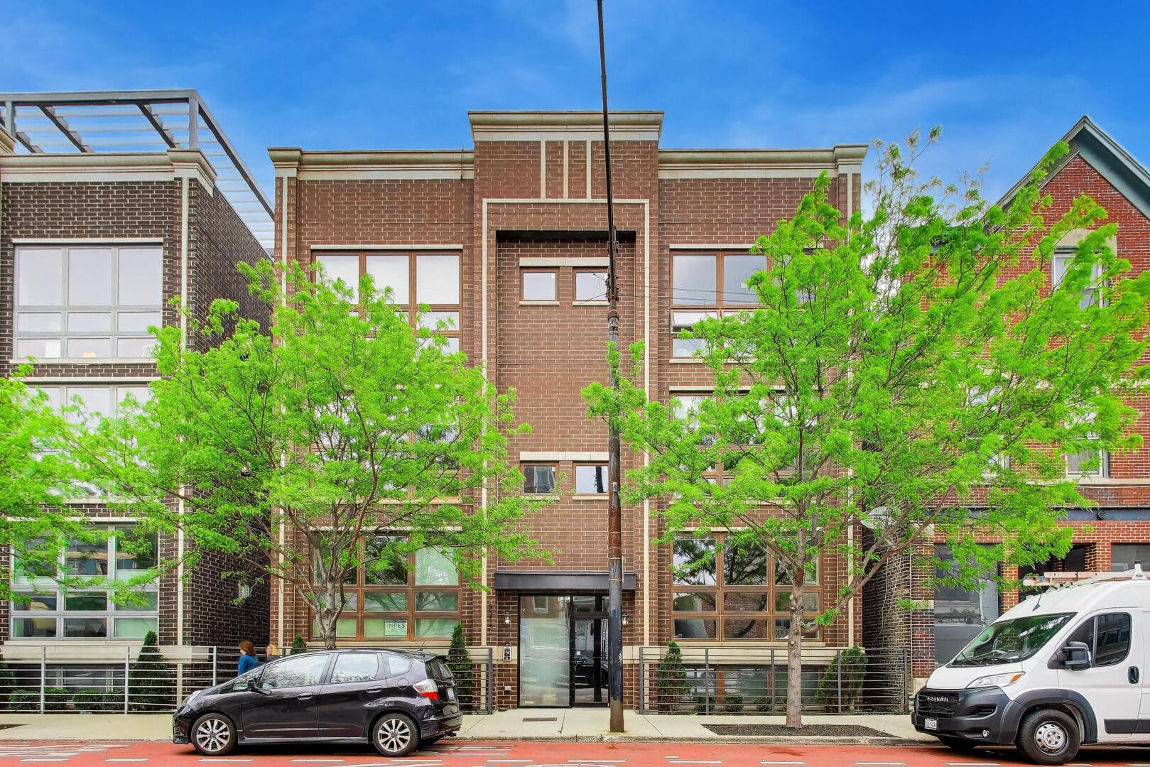 2312 W BELMONT Avenue #1E, Chicago, IL