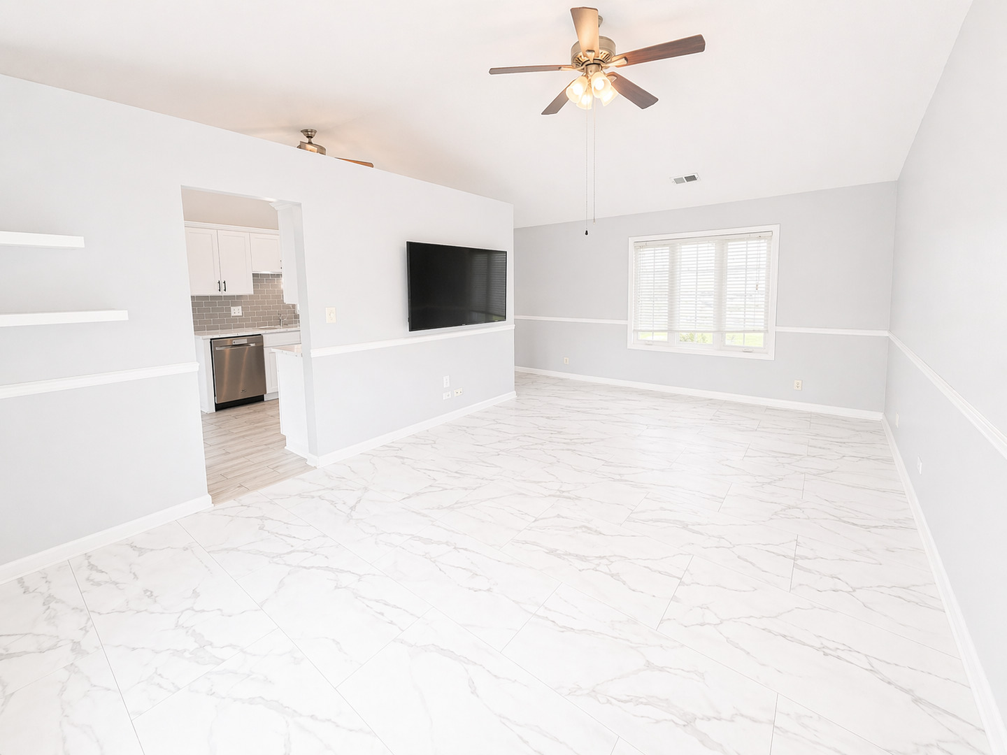 828 Huron Court, Carol Stream, IL