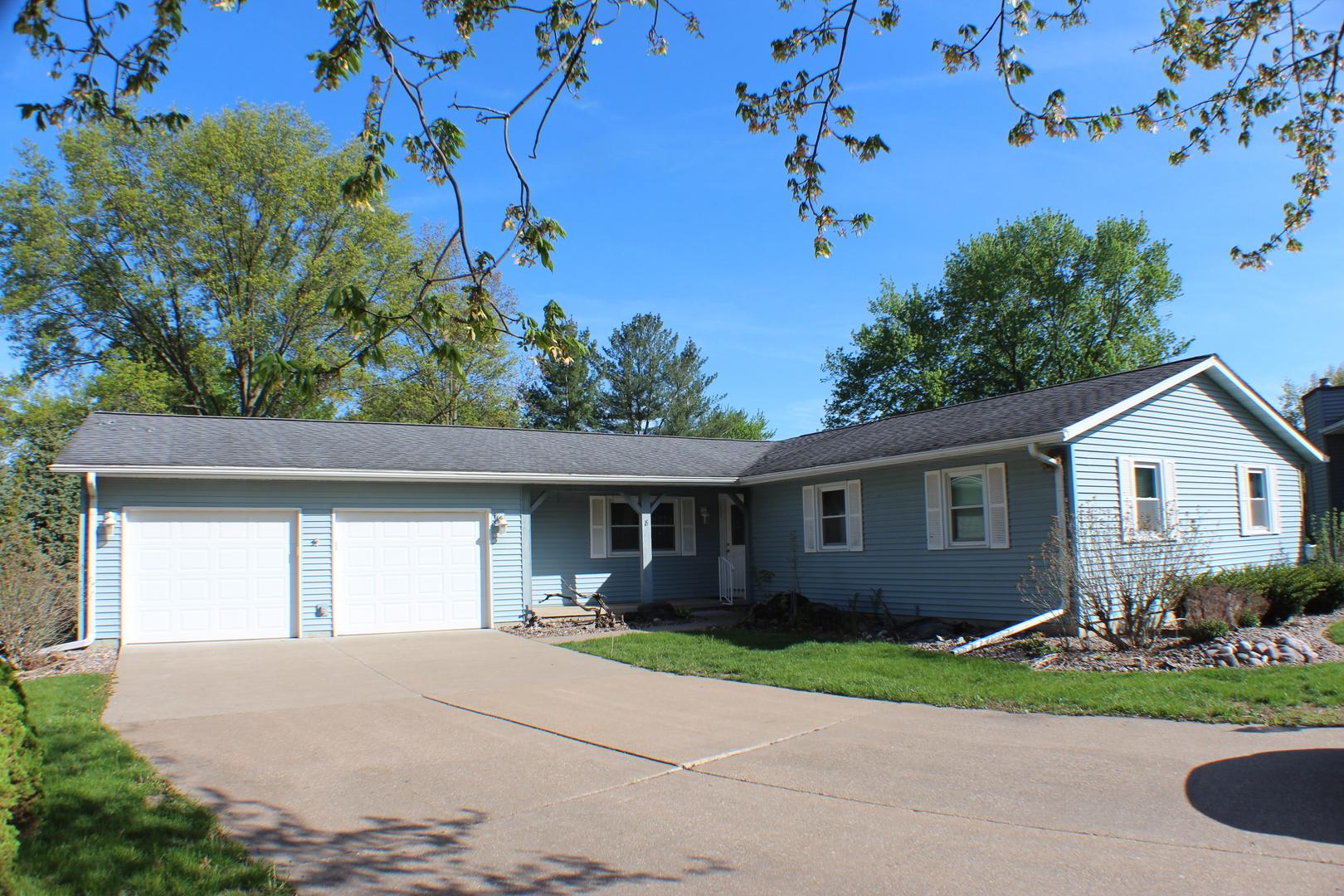 8 Apache Court, Eldridge, IA