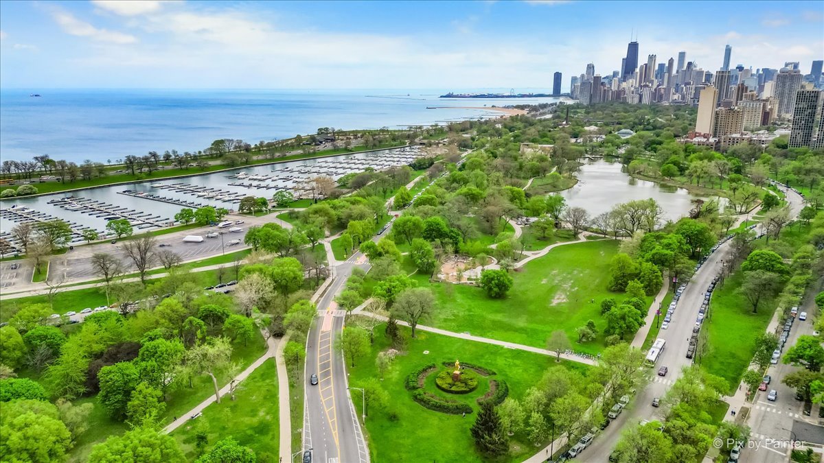 2800 N Pine Grove Avenue #4G, Chicago, IL