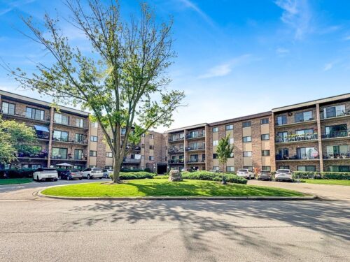 725 W Huntington Commons Road #416, Mount Prospect, IL