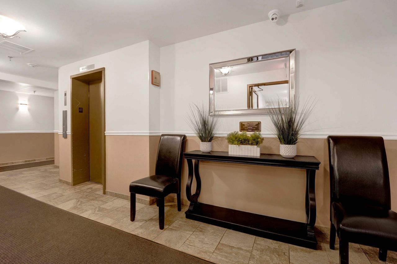 725 W Huntington Commons Road #416, Mount Prospect, IL