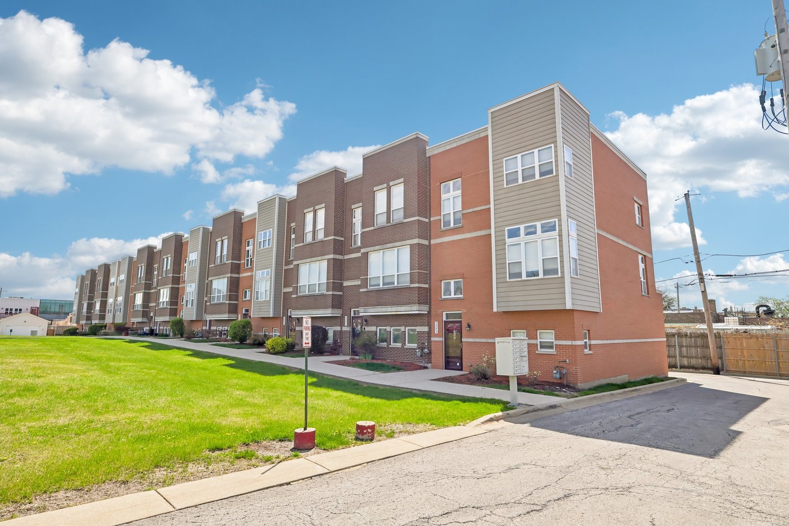 5241 W Galewood Avenue, Chicago, IL