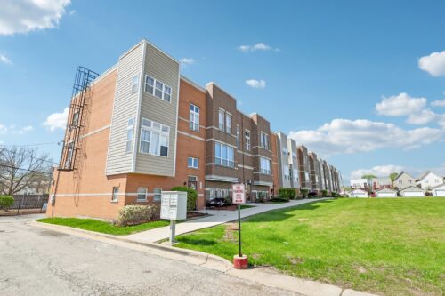 5241 W Galewood Avenue, Chicago, IL