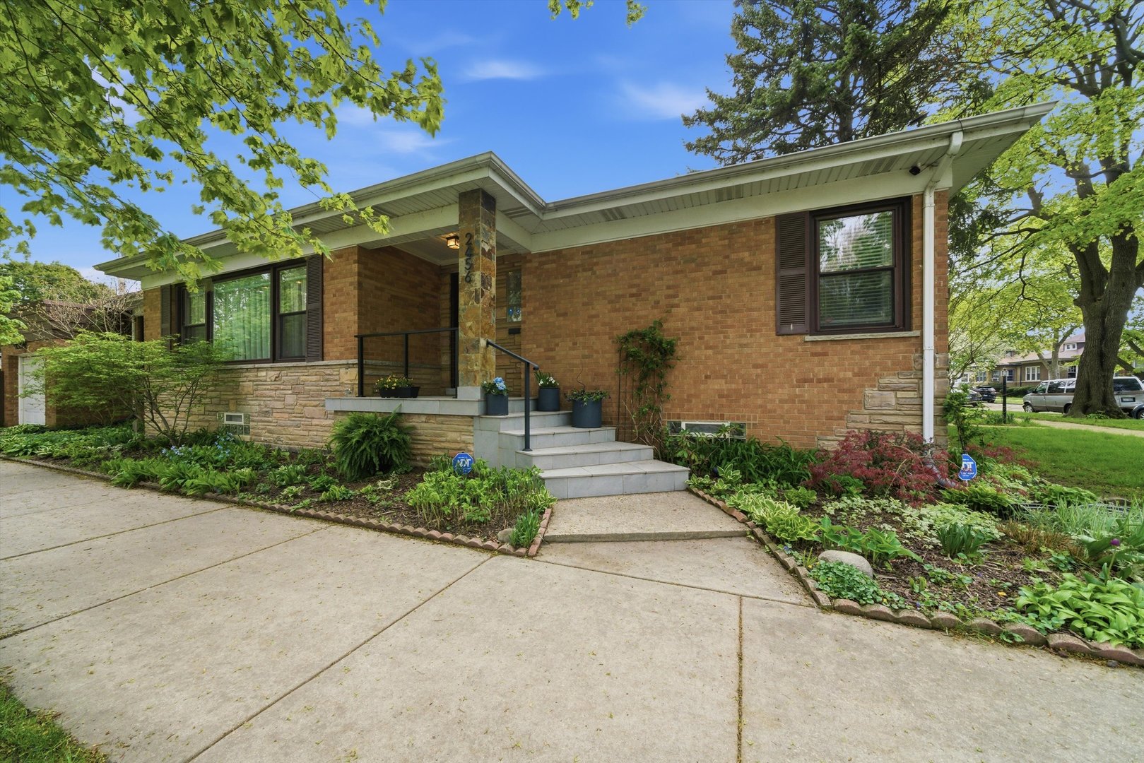 2456 W Farwell Avenue, Chicago, IL