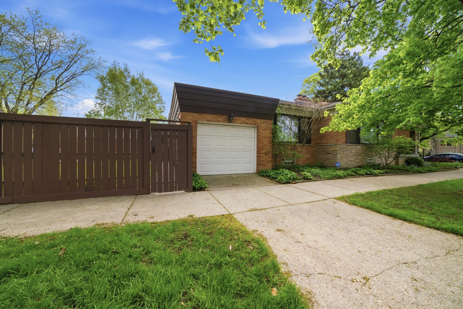 2456 W Farwell Avenue, Chicago, IL