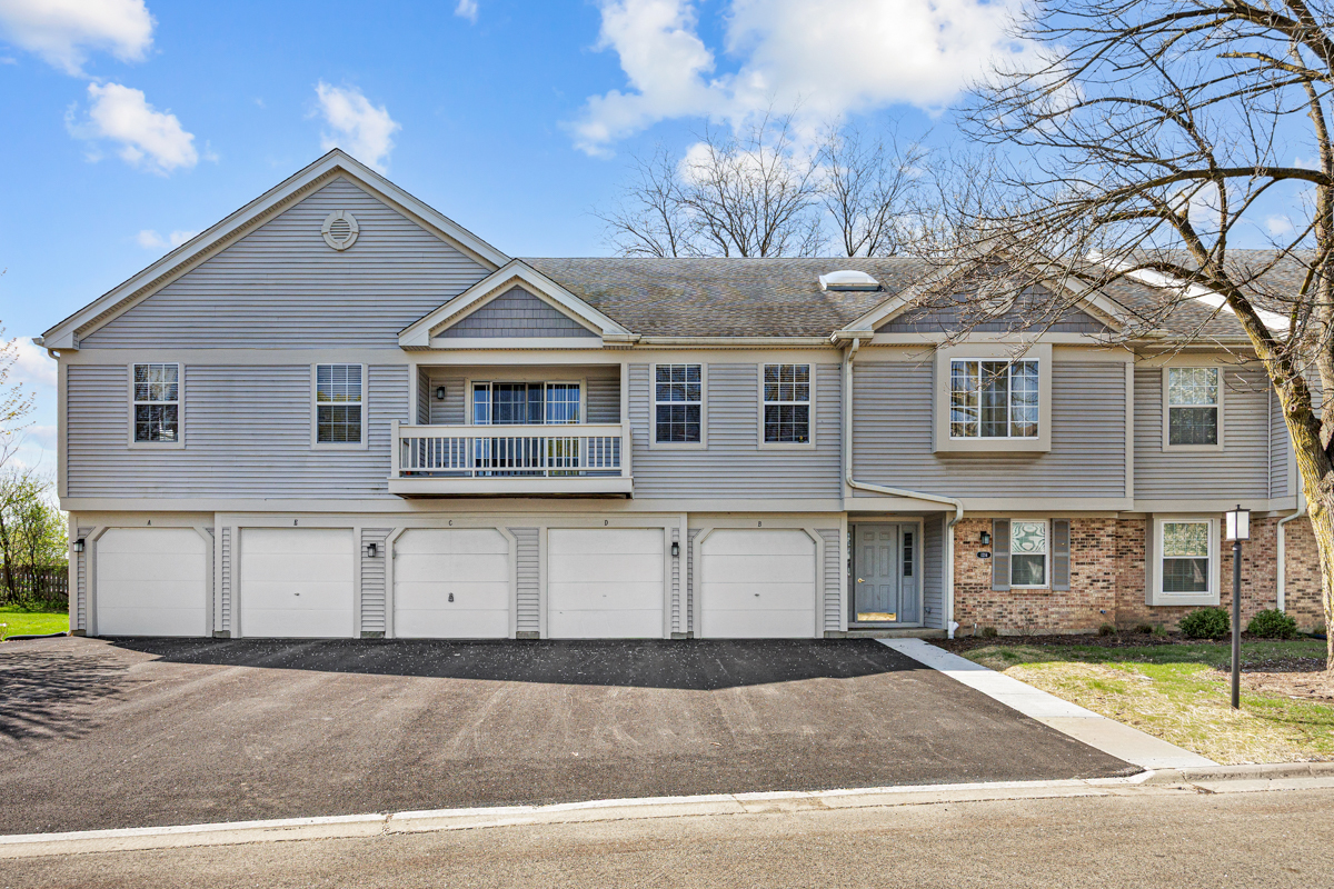 1214 Ballantrae Place #C, Mundelein, IL